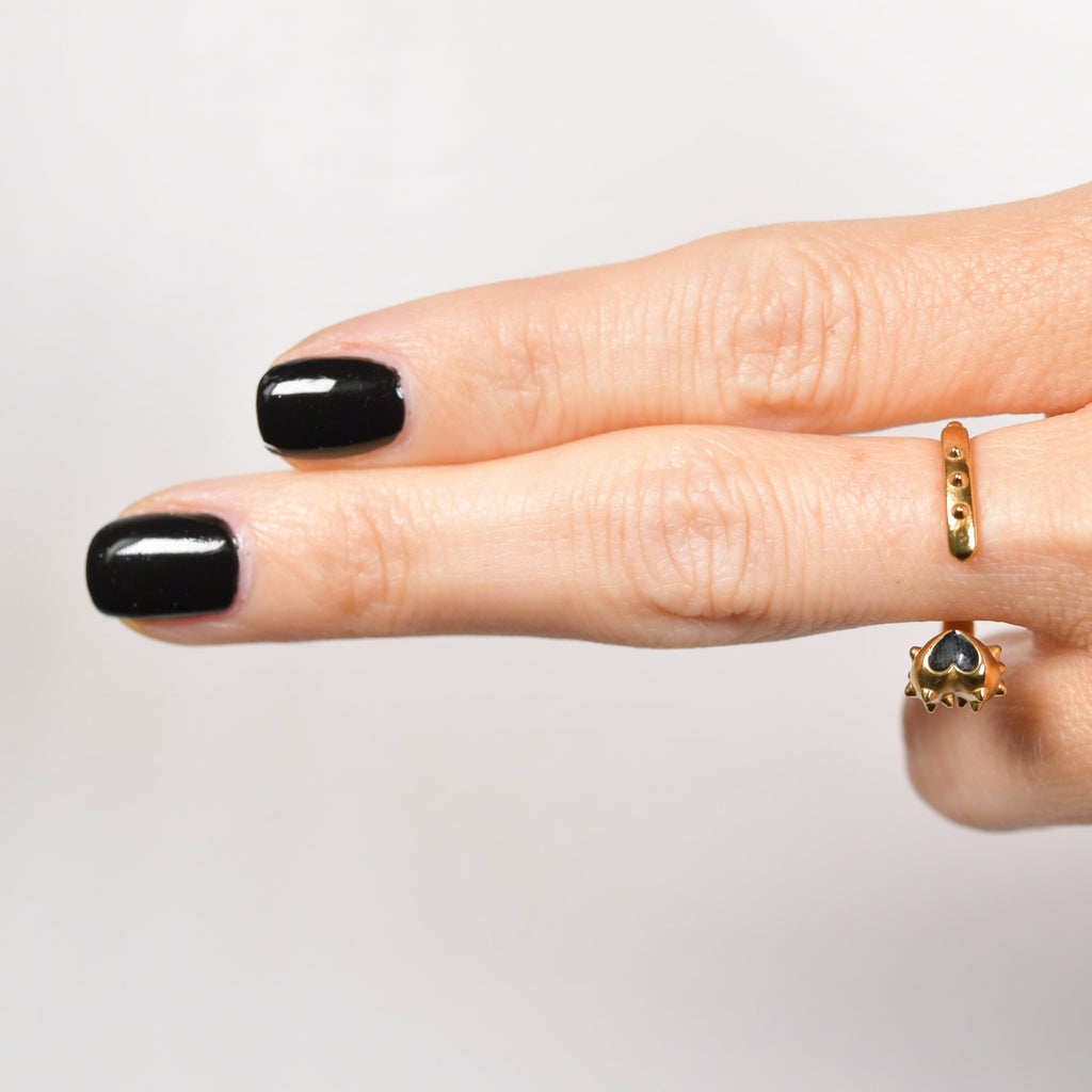 PASSIONATE Toi &amp; Moi Ring | Gold heart ring &amp; black enamel volume XS